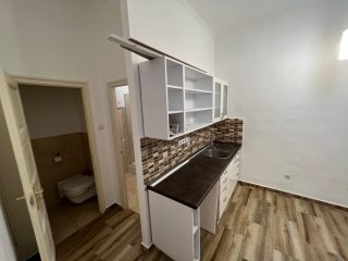 Kiadó 40 m²-eslakásban kialakított iroda V. Kerület (Lipótváros) , Szent István körút: 280'000 Ft