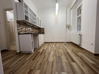 Kiadó 40 m²-eslakásban kialakított iroda V. Kerület (Lipótváros) , Szent István körút: 280'000 Ft