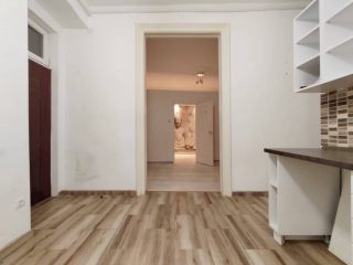 Kiadó 40 m²-eslakásban kialakított iroda V. Kerület (Lipótváros) , Szent István körút: 280'000 Ft