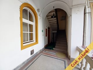 Eladó 28 m²-estársasházi lakás VI. Kerület (Diplomatanegyed) , Kodály Körönd közelében, Benczúr utca: 44'500'000 Ft