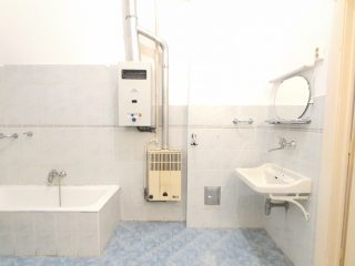 Eladó 71 m²-estársasházi lakás VI. Kerület (Nagykörúton belül) , ANDRÁSSY ÚT mellett: 89'900'000 Ft