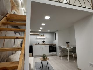 Eladó 24 m²-estársasházi lakás VI. Kerület (Nagykörúton kívül) , Bp_Terézváros: 46'500'000 Ft