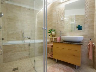 Kiadó 110 m²-estársasházi lakás VI. Kerület (Terézváros) , Bajcsy-Zsilinszky út: 2'100 EUR