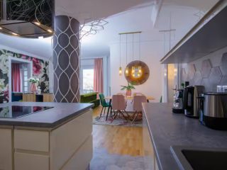 Kiadó 110 m²-estársasházi lakás VI. Kerület (Terézváros) , Bajcsy-Zsilinszky út: 2'100 EUR