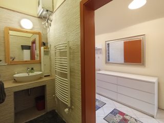 Eladó 82 m²-estársasházi lakás VI. Kerület (Terézváros) , Felső erdősor utca: 129'900'000 Ft