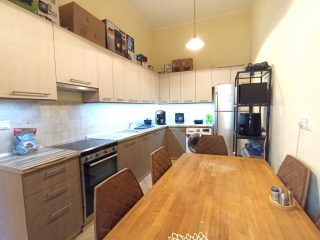 Eladó 82 m²-estársasházi lakás VI. Kerület (Terézváros) , Felső erdősor utca: 129'900'000 Ft