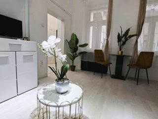 Eladó 22 m²-estársasházi lakás VI. Kerület (Terézváros) , Hajós utca: 51'800'000 Ft