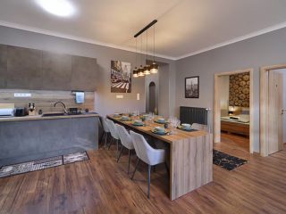 Kiadó 134 m²-estársasházi lakás VI. Kerület (Terézváros) , Izabella utca: 900'000 Ft