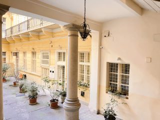 Eladó 36 m²-estársasházi lakás VI. Kerület (Terézváros) , Nagymező utca: 77'500'000 Ft