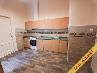 Eladó 44 m²-estársasházi lakás VII. Kerület (Középső-Erzsébetváros) , Almássy tér: 75'900'000 Ft