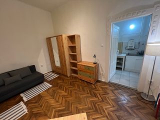 Kiadó 25 m²-estársasházi lakás VII. Kerület (Nagykörúton belül) , Klauzál utca: 180'000 Ft