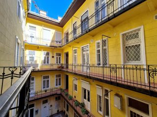 Eladó 67 m²-estársasházi lakás VIII. Kerület (Csarnoknegyed) , Erkélyes, Vásárcsarnok / M4 közeli Német utca: 80'000'000 Ft
