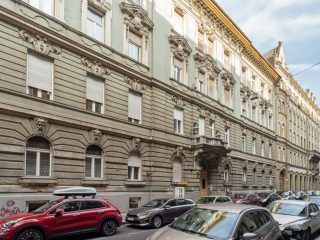 Eladó 39 m²-estársasházi lakás VIII. Kerület (Palotanegyed) , Palotanegyed: 64'900'000 Ft