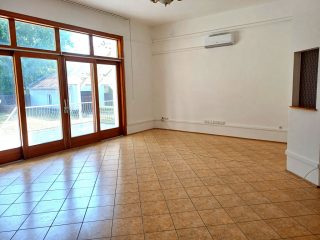 Kiadó 330 m²-esikerház VIII. Kerület (Tisztviselő telep) , Bíró Lajos utca: 900'000 Ft