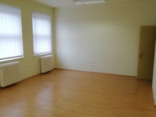 Eladó 1716 m²-esegyéb üzlethelyiség X. Kerület (Újhegy) , Újhegy: 779'000'000 Ft