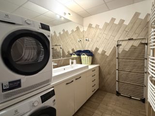 Eladó 112 m²-estársasházi lakás XI. Kerület (Albertfalva) , Fehérvári út: 199'000'000 Ft