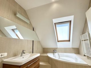 Eladó 143 m²-estársasházi lakás XI. Kerület (Kelenföld) , Alleehoz közel csendes utca: 199'000'000 Ft