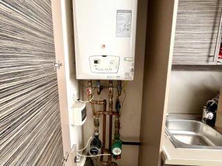 Eladó 143 m²-estársasházi lakás XI. Kerület (Kelenföld) , Alleehoz közel csendes utca: 199'000'000 Ft