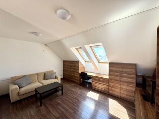 Eladó 143 m²-estársasházi lakás XI. Kerület (Kelenföld) , Alleehoz közel csendes utca: 199'000'000 Ft