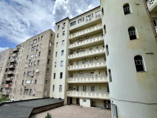 Eladó 77 m²-estársasházi lakás XI. Kerület (Szentimreváros (Feneketlen tó környéke)) , nagypolgári elegancia a Feneketlen-tónál: 169'900'000 Ft
