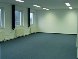 Kiadó 250 m²-esb kategóriás iroda XIII. Kerület (Angyalföld) , Röppentyű utca: 1'875 EUR
