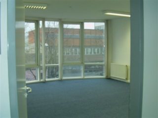 Kiadó 250 m²-esb kategóriás iroda XIII. Kerület (Angyalföld) , Röppentyű utca: 1'875 EUR