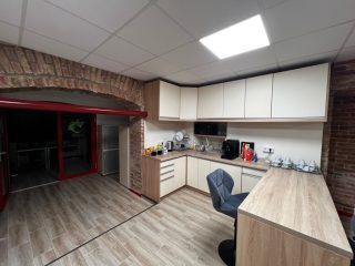 Eladó 351 m²-esüzlethelyiség utcai bejárattal XIII. Kerület (Újlipótváros) , Kádár utca: 184'900'000 Ft
