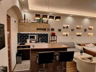 Eladó 32 m²-estársasházi lakás XIII. Kerület (Újlipótváros) , Nyugati tér: 73'500'000 Ft