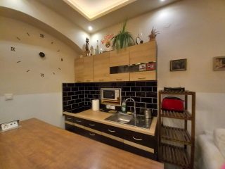 Eladó 32 m²-estársasházi lakás XIII. Kerület (Újlipótváros) , Nyugati tér: 73'500'000 Ft