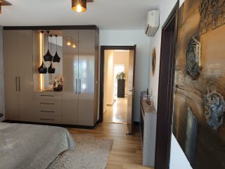 Eladó 260 m²-escsaládi ház XIV. Kerület (Alsórákos) , Vadvirág utca: 329'000'000 Ft