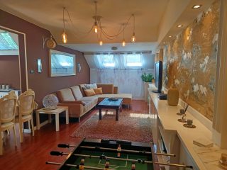 Eladó 260 m²-escsaládi ház XIV. Kerület (Alsórákos) , Vadvirág utca: 329'000'000 Ft