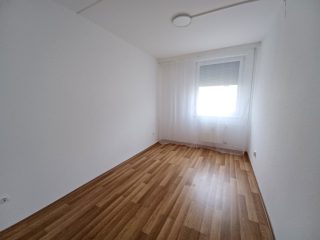 Kiadó 46 m²-estársasházi lakás XIV. Kerület (Füredi lakótelep) , Metró közeli, szigetelt ház, Ond vezér útja: 220'000 Ft