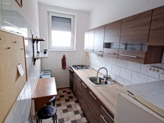 Kiadó 46 m²-estársasházi lakás XIV. Kerület (Füredi lakótelep) , Metró közeli, szigetelt ház, Ond vezér útja: 220'000 Ft