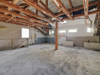 Eladó 200 m²-escsaládi ház XIX. Kerület (Felső-Kispest) , KÖ-KI közeli utca: 139'500'000 Ft