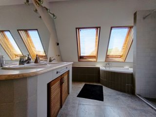 Eladó 387 m²-esikerház XIX. Kerület (Kispest) , Templom tér közelében: 289'000'000 Ft