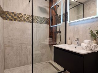 Eladó 73 m²-estársasházi lakás XIX. Kerület (Lakótelep) , Fő utca: 83'900'000 Ft