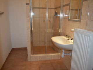 Eladó 57 m²-estársasházi lakás XIX. Kerület (Lakótelep) , József Attila utca: 63'000'000 Ft