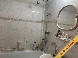Eladó 82 m²-estársasházi lakás XIX. Kerület (Lakótelep) , Templomtér közelében: 94'900'000 Ft