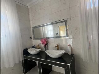 Eladó 350 m²-escsaládi ház XIX. Kerület (Óváros) , Templom tér mögötti utca: 179'999'000 Ft