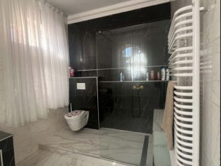 Eladó 350 m²-escsaládi ház XIX. Kerület (Óváros) , Templom tér mögötti utca: 179'999'000 Ft