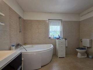 Eladó 80 m²-escsaládi ház XV. Kerület (Rákospalota-Kertváros) , Alag utca: 126'000'000 Ft