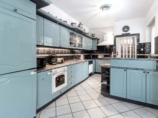 Eladó 479 m²-escsaládi ház XV. Kerület (Rákospalota) , Rákpspallotai körvasútsor sor: 180'000'000 Ft