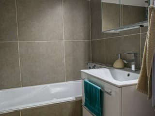 Eladó 61 m²-estársasházi lakás XV. Kerület (Újpalota) , Zsókavár utca: 74'000'000 Ft