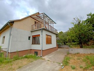 Eladó 75 m²-escsaládi ház XVI. Kerület (Árpádföld) , Állás utca: 99'000'000 Ft