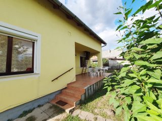 Eladó 95 m²-escsaládi ház XVI. Kerület (Árpádföld) , Árpádföld kedvelt részén: 110'000'000 Ft