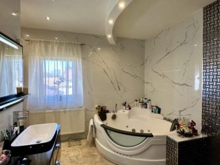 Eladó 138 m²-essorház XVI. Kerület (Árpádföld) , ÁrpádföldÖn lévő út: 175'800'000 Ft