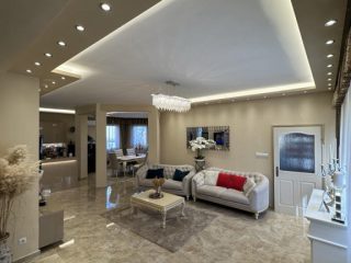 Eladó 138 m²-essorház XVI. Kerület (Árpádföld) , ÁrpádföldÖn lévő út: 175'800'000 Ft