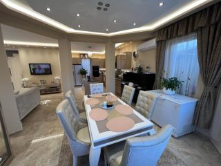 Eladó 138 m²-escsaládi ház XVI. Kerület (Árpádföld) , Budapesti út: 175'800'000 Ft