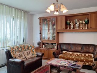 Eladó 229 m²-escsaládi ház XVI. Kerület (Cinkota) , Vidámvásár utca környéke: 229'000'000 Ft