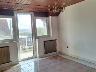 Eladó 229 m²-escsaládi ház XVI. Kerület (Cinkota) , Vidámvásár utca közeli utca: 229'000'000 Ft